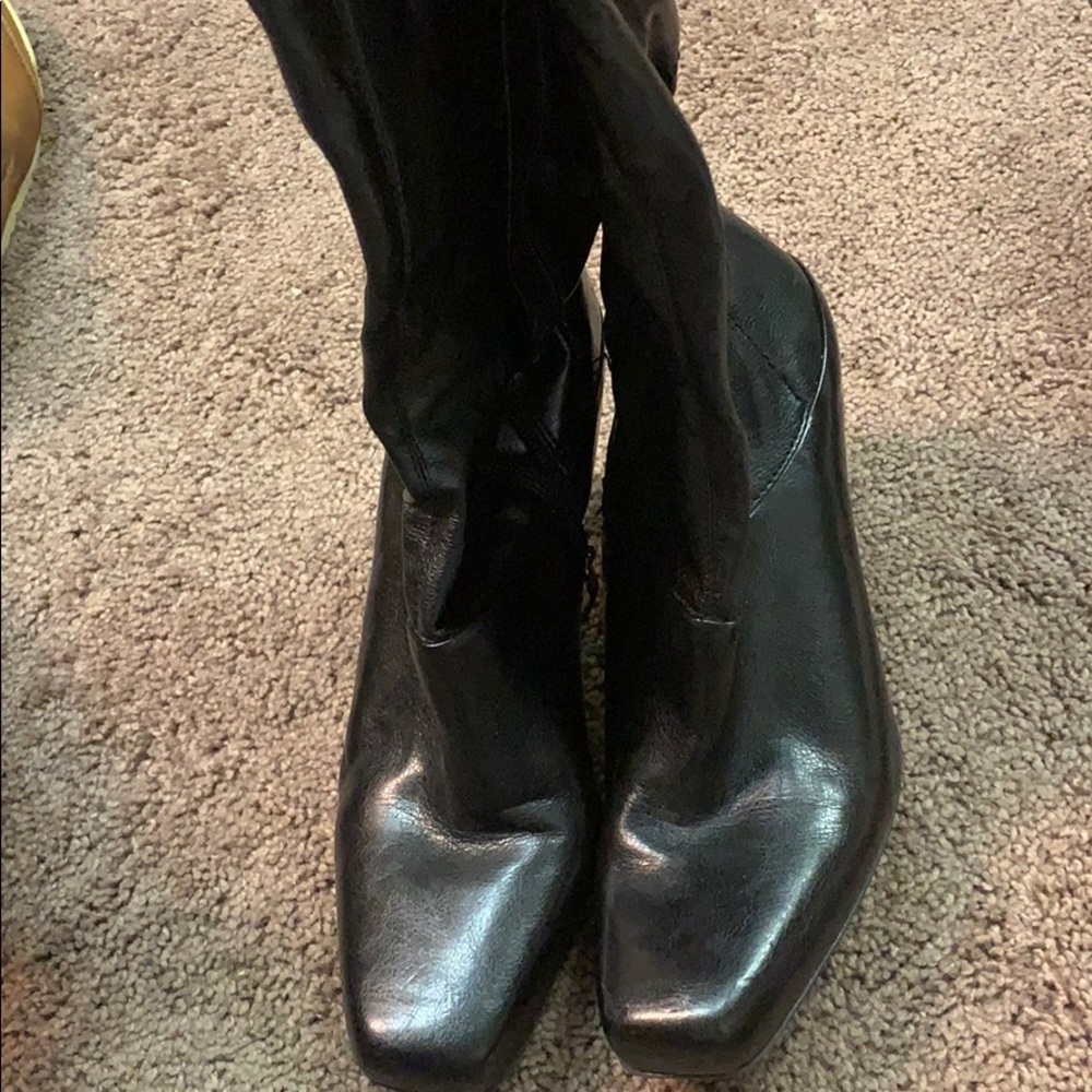 Shoes - Picture 3 of 7